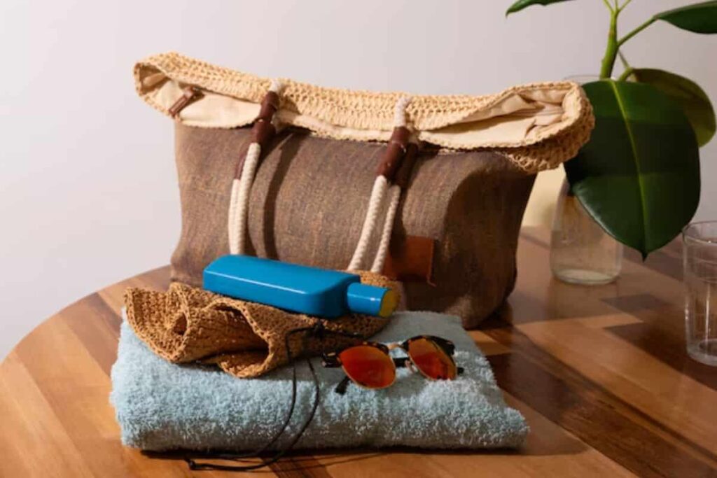 Best Pouches for Beach or Pool​